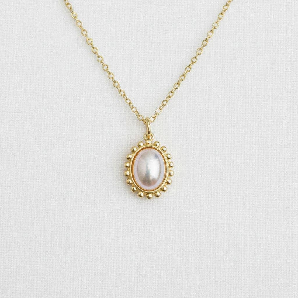 Chic Vintage Pearl Necklace